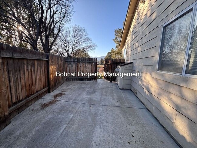 Building Photo - 1054 Camellia Ct