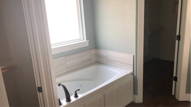 Building Photo - 750 Hawthorn Way