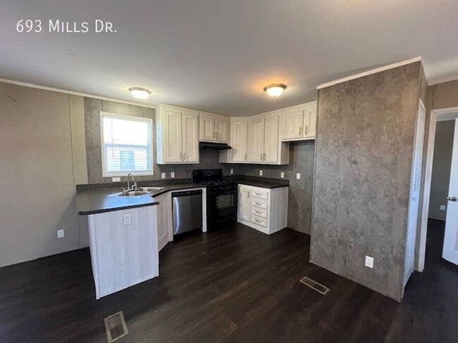 Building Photo - 693 W Mills Dr