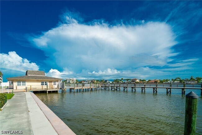 Building Photo - 1215 Edington Pl