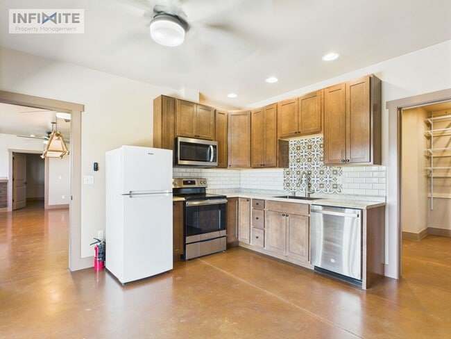 Building Photo - Montana Dream Turned Reality – One-of-a-Ki...