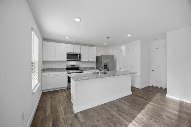 Building Photo - 7740 Belhaven Ln