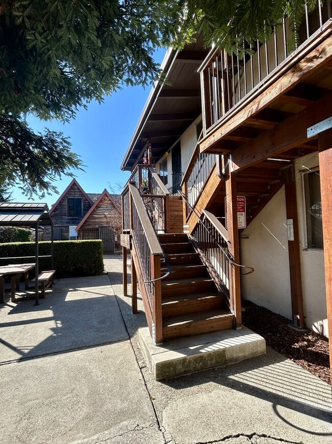 Building Photo - Updated San Leandro apartment!