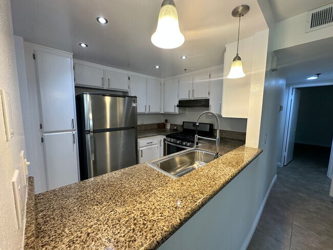 Building Photo - Front View of the Lake! Bright 2BR/2BA Ground Floor Condo with Tile Flooring & Parking