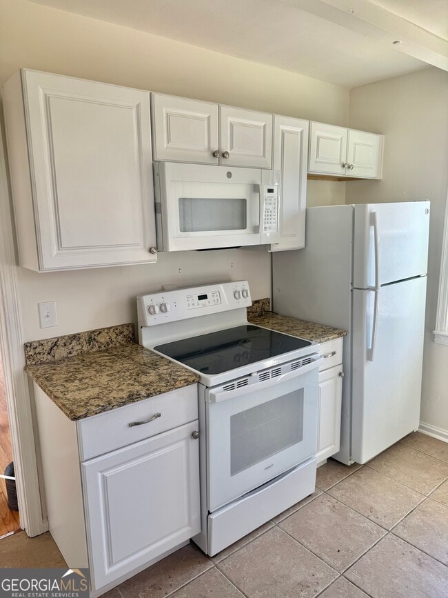 Building Photo - 110 Elm Dr