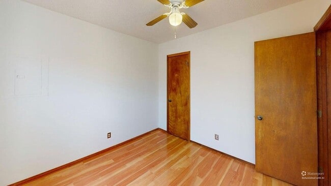 Building Photo - 2 Bedroom with a yard.