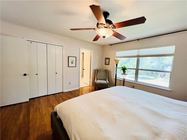 Building Photo - 4004 Hyridge Dr
