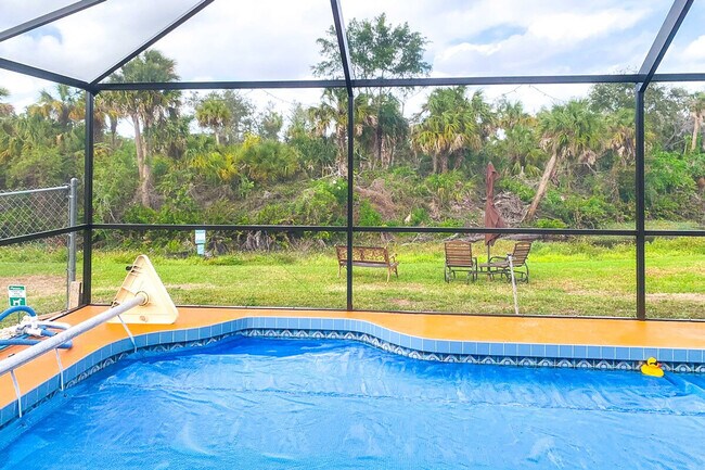 Building Photo - 572 Bellaire Dr