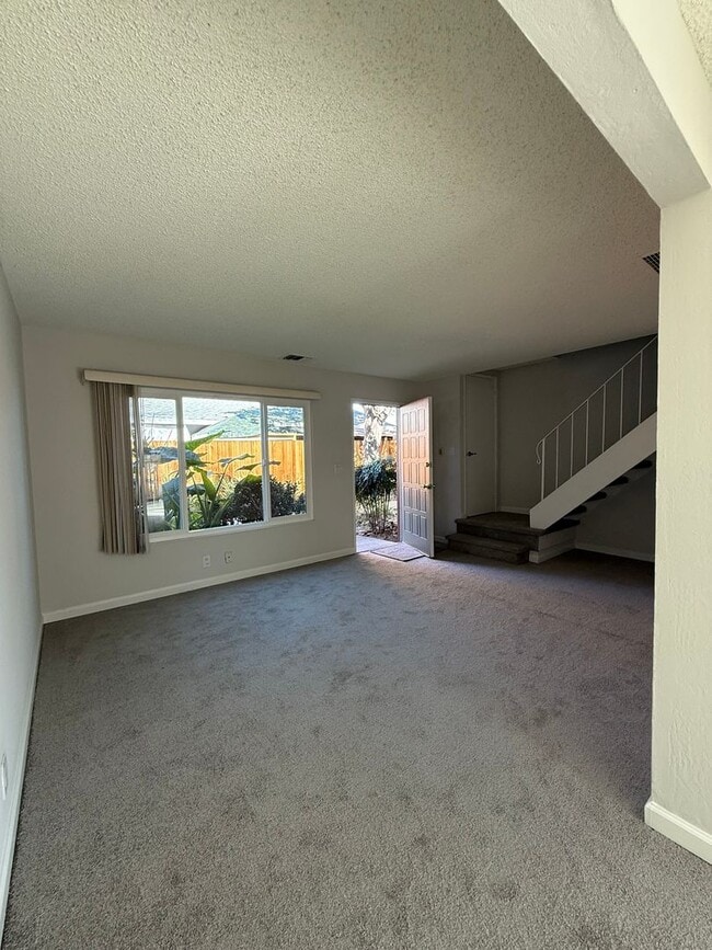 Building Photo - Quiet unit with new paint, new carpet, new windows and Air Conditioning!