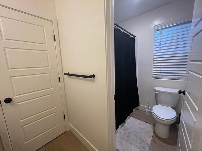 Building Photo - 2520 S Spruce St