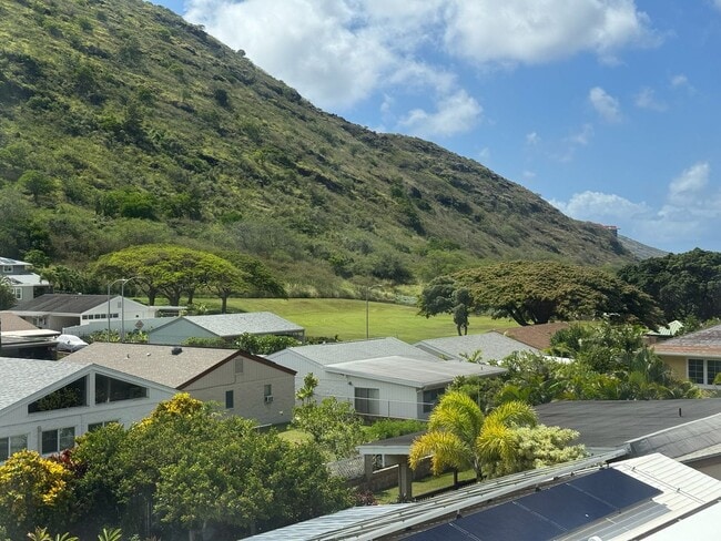 Building Photo - 541 Kuliouou Rd