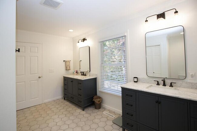 Building Photo - 209 Selkirk Trail