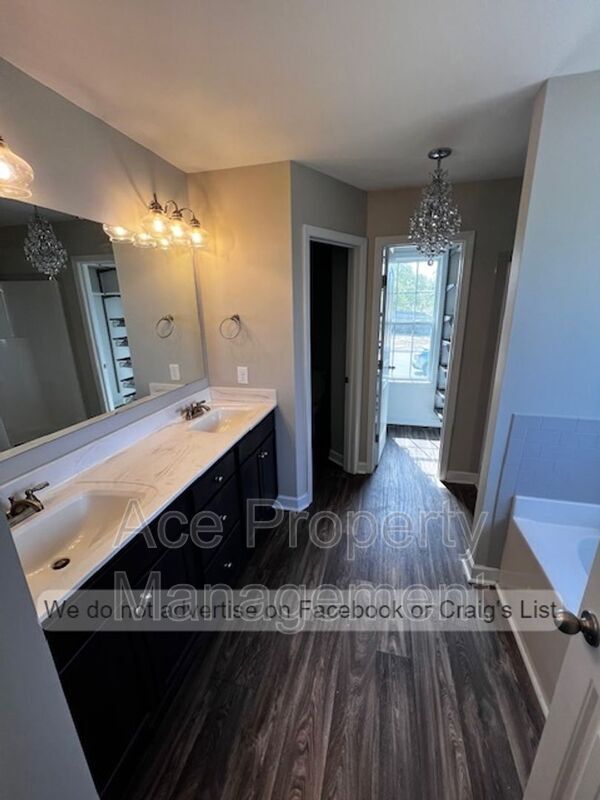 Building Photo - 232 Fishers Cv