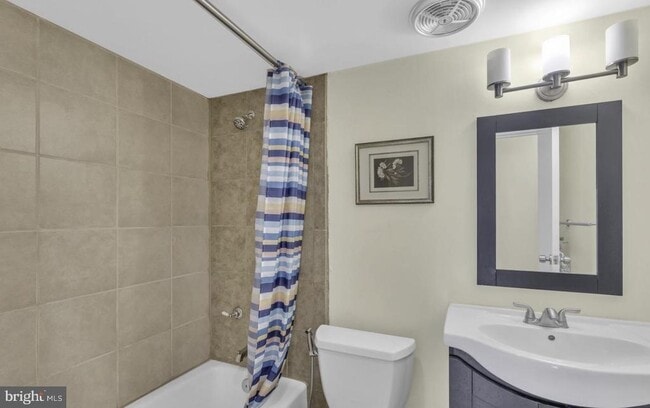 Building Photo - 11232 Chestnut Grove Square