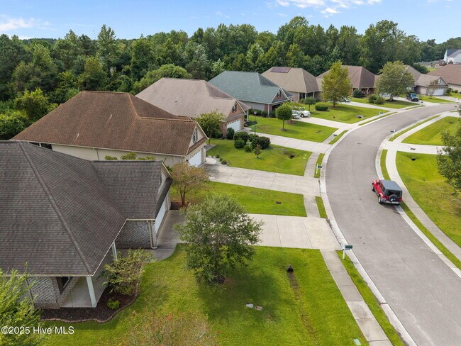 Building Photo - 227 Silver Creek Loop