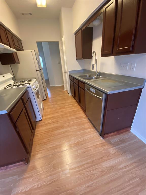 Building Photo - 1203 York Castle Dr