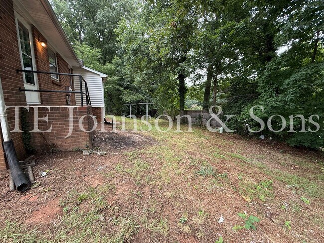 Building Photo - Charming 2 Bedroom Home with Hardwood Floors & Central A/C in Winston-Salem