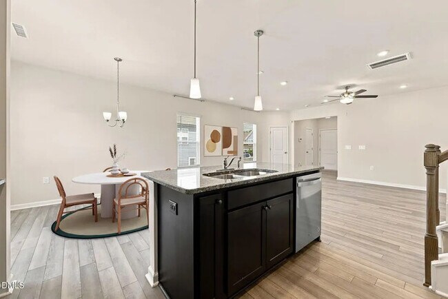 Building Photo - Lease OR Lease to Own