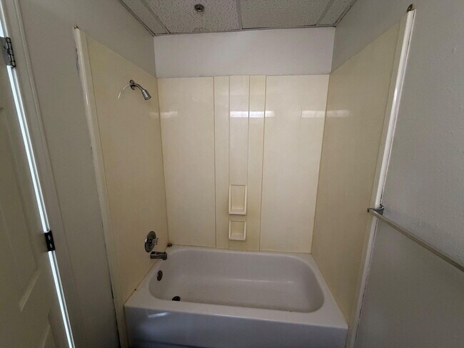 Building Photo - 1619 University Ave