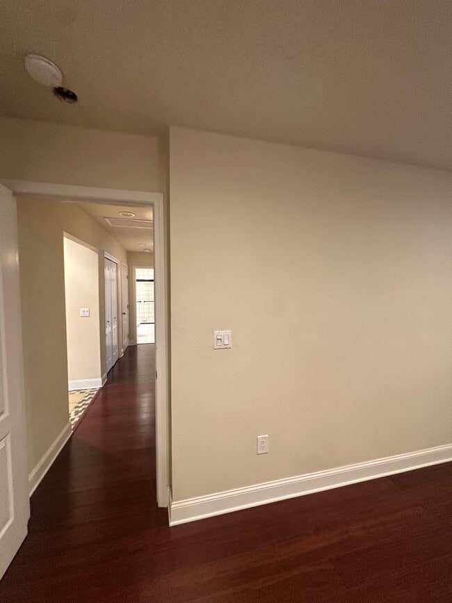 Building Photo - Gorgeous, 3 bedroom, 2.5 bath home, ready for move in