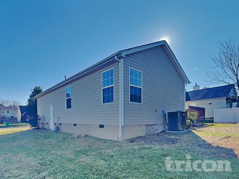 Building Photo - 15228 Pangborn Pl