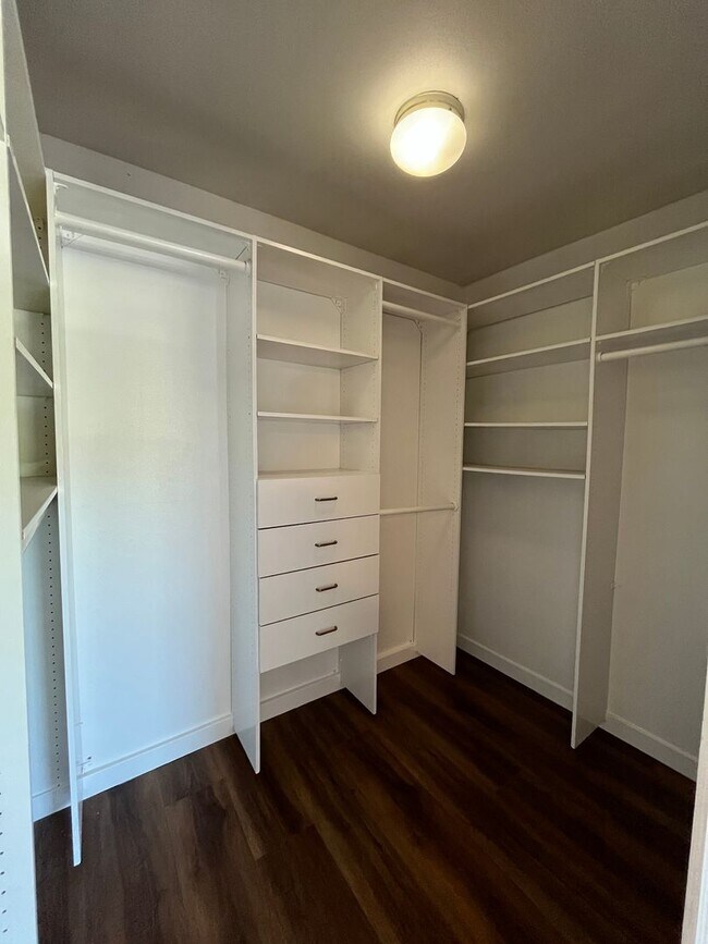 Building Photo - Reseda 4+3 w/fireplace, vaulted ceilings, new flooring, solar panels, + pool!