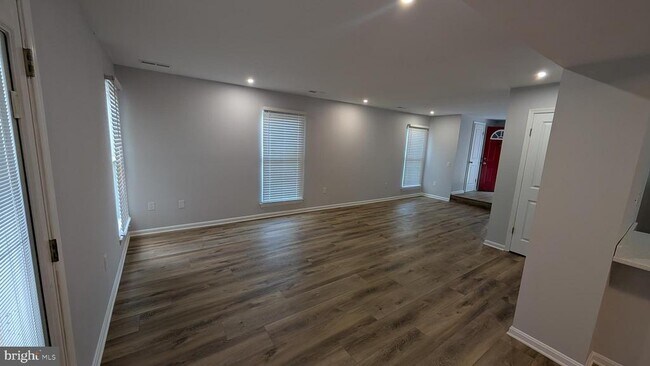 Building Photo - 3801 Ernst Dr