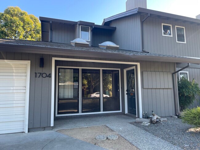 Primary Photo - 1704 Humboldt Ave