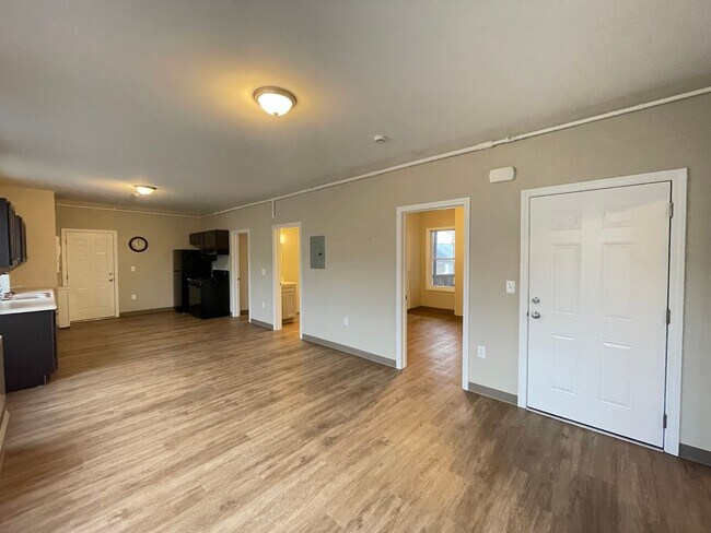 Building Photo - 463 Beech St