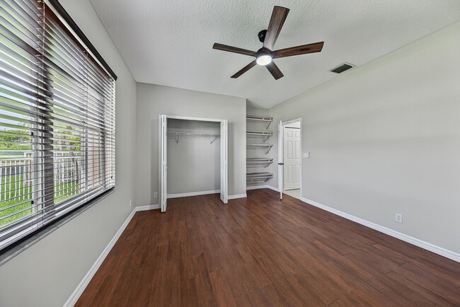 Building Photo - 12325 Cascades Pointe Dr