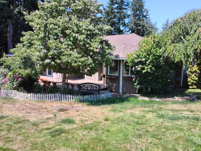 Building Photo - Edgewood Rambler