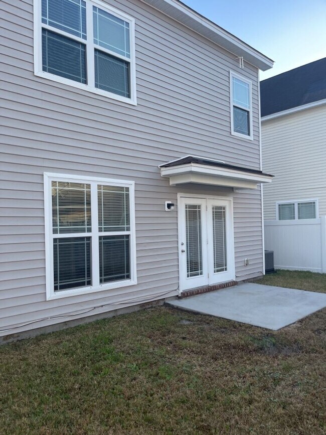 Building Photo - 105 Summer Hill Way