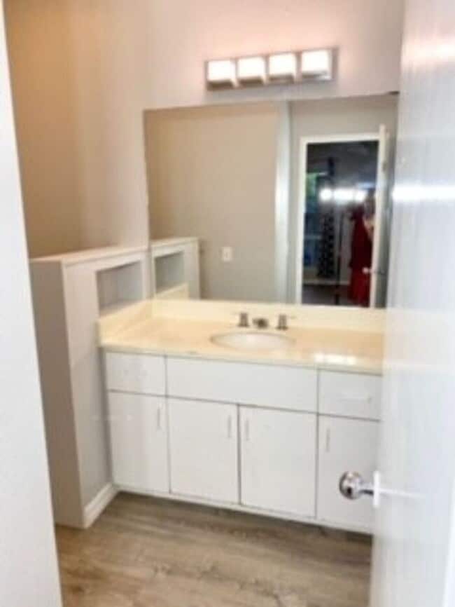 Building Photo - Ewa Beach-Palm Court: 2 Bdrm 2 Bath Townho...