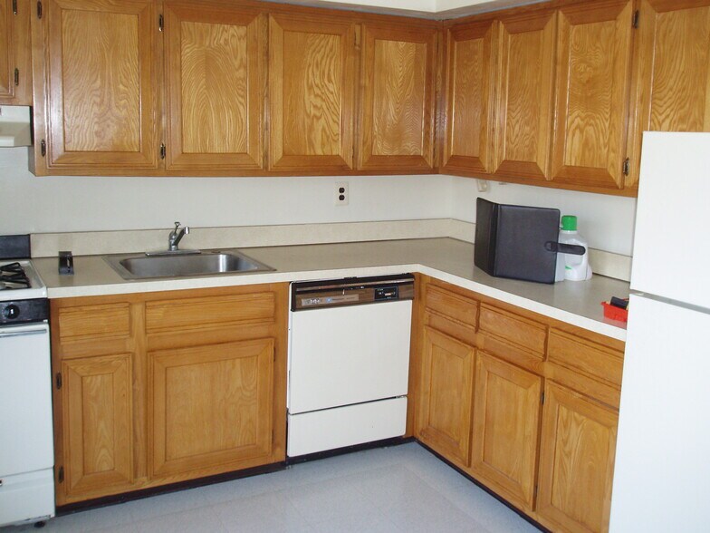 kitchen - 1706 Muriel Ct