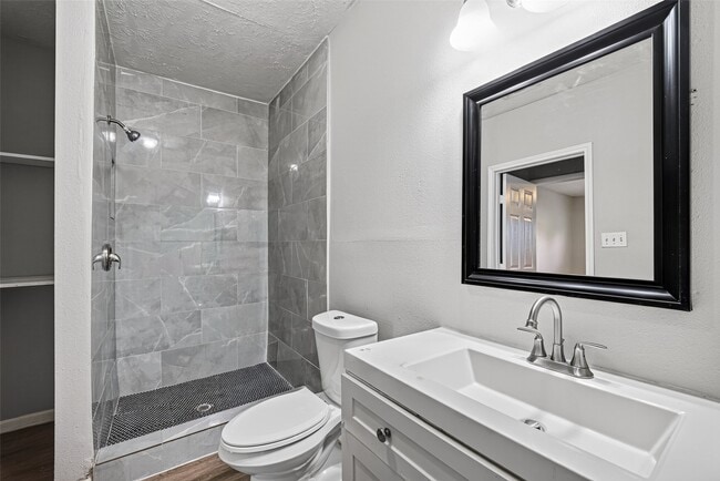 Building Photo - 4909 Holloway Dr