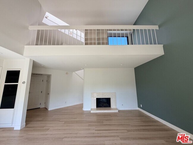 Building Photo - 12 Moss Glen