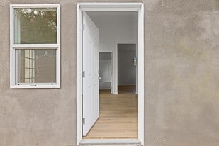 Building Photo - 214 Kimble St