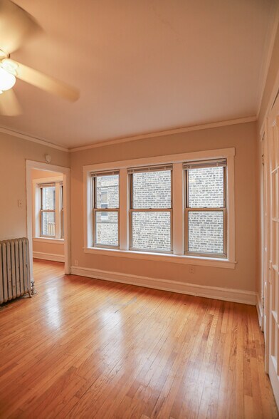 Building Photo - 1361 W Greenleaf Ave