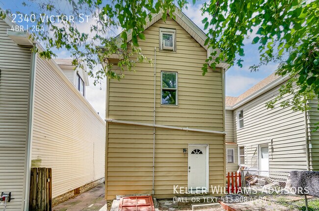 Building Photo - 2340 Victor St