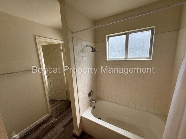 Building Photo - 4123 Sweetwater Dr