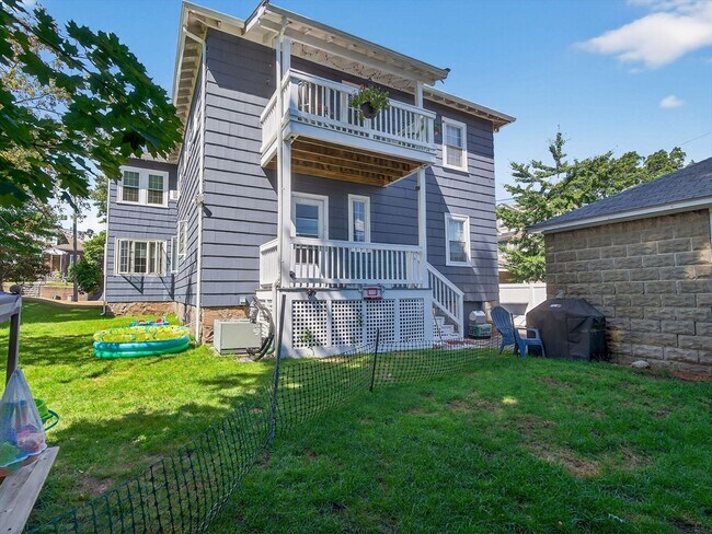 Building Photo - 135 Russett Rd