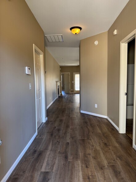 Building Photo - 1017 Fairbank Ln