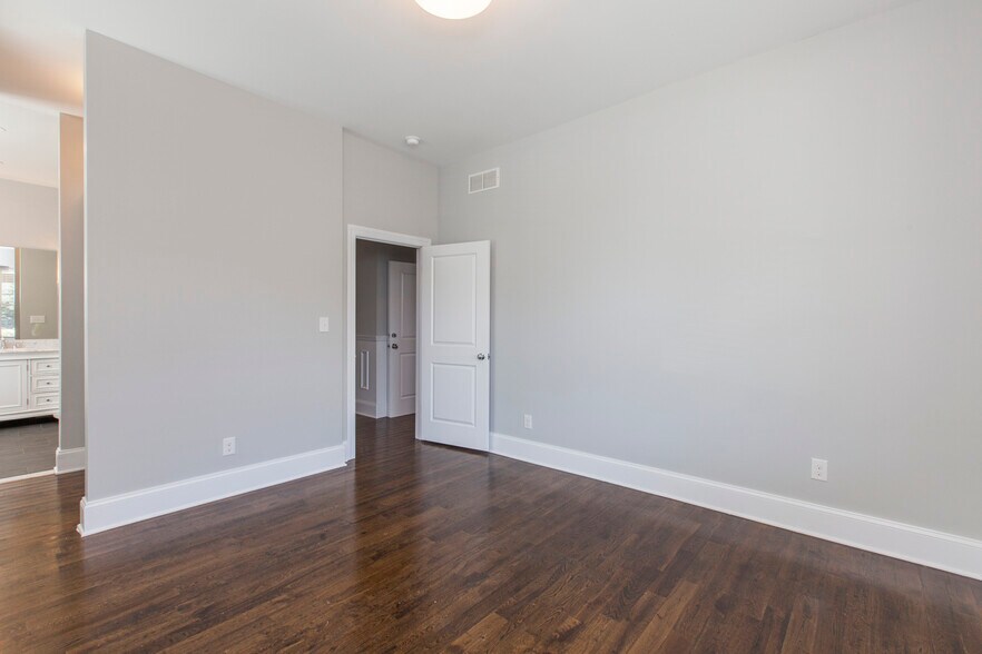 Primary Bedroom - 125 Windsor Ave