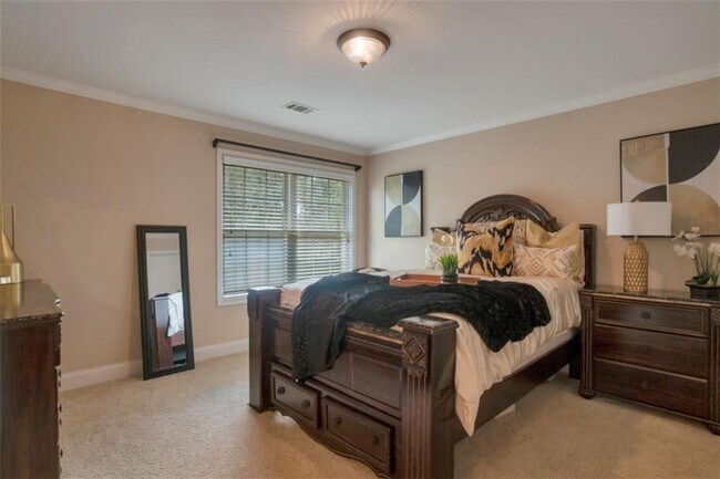 Building Photo - 415 Oxmoor Lake Dr