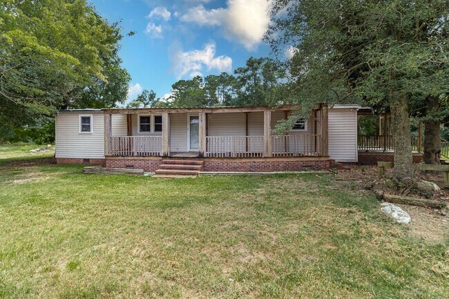 Building Photo - 3 Bedroom 2 Bath Doublewide in Dudley!