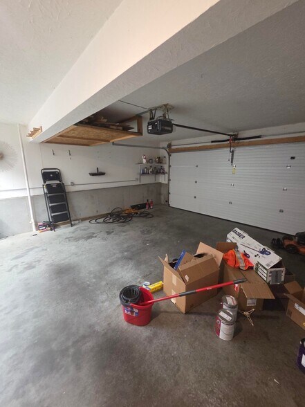 Building Photo - 575 Rosebud Cir