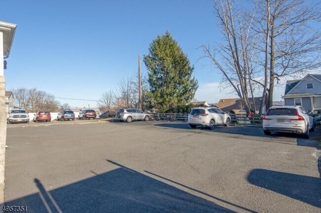 Building Photo - 82 Hackensack St