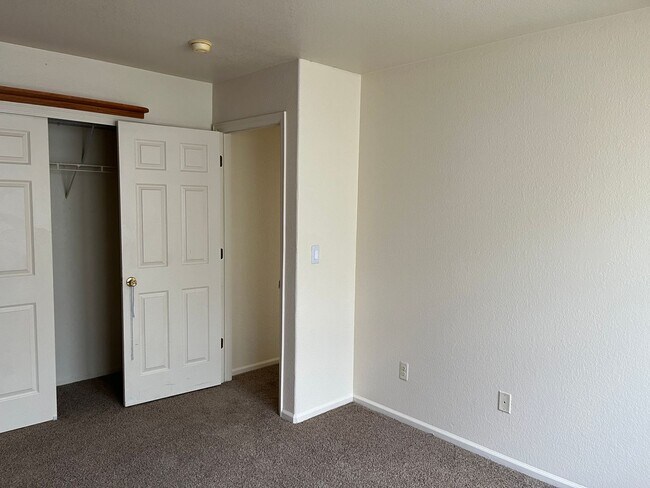 Building Photo - 3 bed 2.5 bath house beside Bear Creek Par...