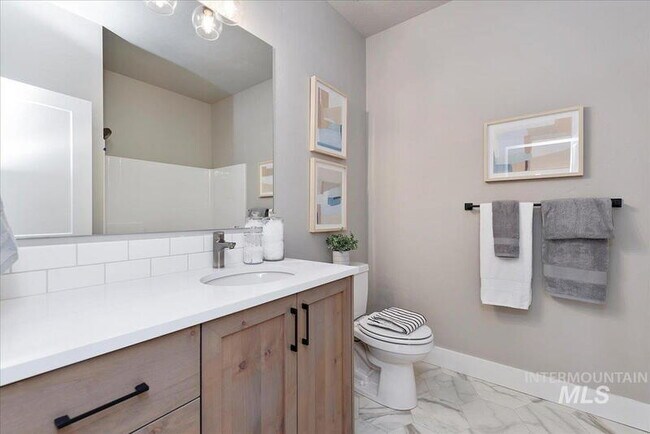 Building Photo - 4880 S Colusa Ave