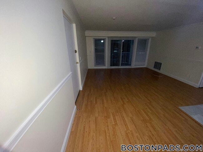 Building Photo - 12 Westgate Dr